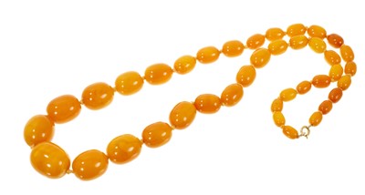 Lot 437 - Vintage amber bead necklace