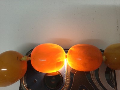 Lot 437 - Vintage amber bead necklace