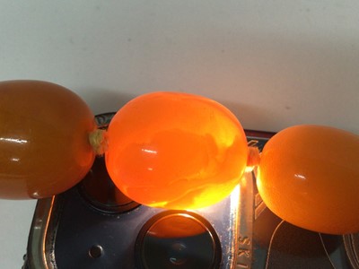 Lot 437 - Vintage amber bead necklace