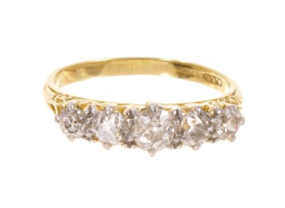 Lot 440 - Late Victorian diamond five stone ring