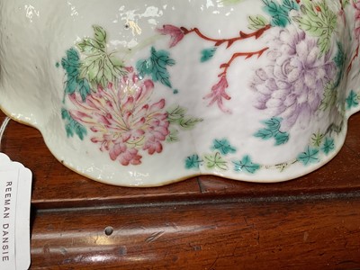 Lot 72 - Chinese bowl with turquoise interior