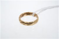 Lot 803 - Gold (18ct) ring of ropetwist design. Ring size N