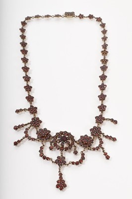 Lot 474 - Late 19th century Bohemian garnet necklace