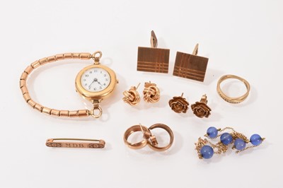 Lot 66 - Group of gold and yellow metal jewellery to include an 18ct gold cased wristwatch on plated bracelet, 9ct gold earrings, cufflinks etc