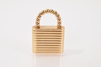 Lot 52 - Good quality 9ct gold padlock/keyring, with spring-loaded mechanism (London 1977)