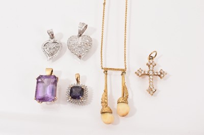 Lot 58 - Group of jewellery to include a rectangular step cut amethyst single stone pendant in 9ct gold mount (not hallmarked but tests as 9ct), 9ct gold amethyst and diamond cluster pendant, 9ct gold an...