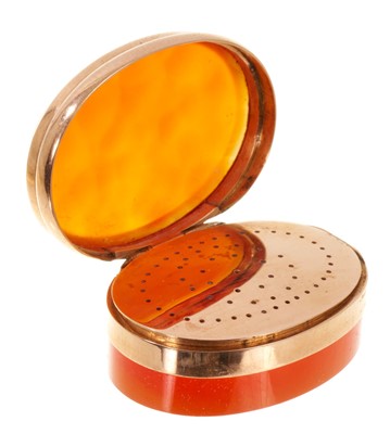 Lot 426 - Georgian gold mounted carnelian vinaigrette, the polished oval box with rose gold mounts and pierced grill