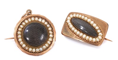 Lot 482 - Two Georgian gold and seed pearl mourning brooches