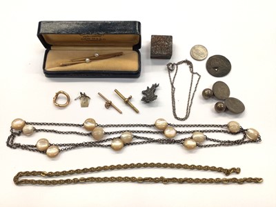 Lot 1002 - Two gold cultured pearl bar brooches, pair of silver coin cufflinks and other jewellery