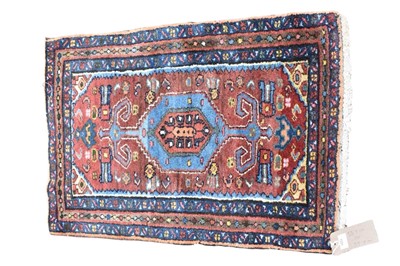 Lot 1331 - Small antique Qashqai rug