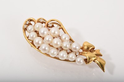 Lot 545 - 18ct gold cultured pearl and diamond stylised floral spray pendant/brooch, 49mm (London import hallmarks 1992)