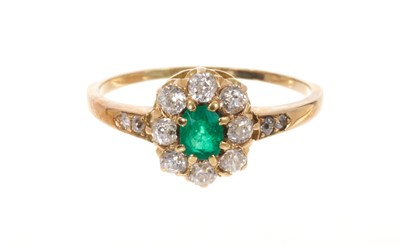 Lot 551 - Emerald and diamond cluster ring