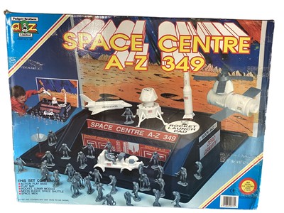 Lot 87 - Hornby 3-D-S Three Dimensional Space System Mission 1, boxed and other space related items (qty)