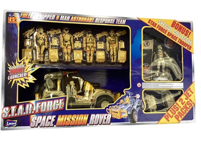 Lot 87 - Hornby 3-D-S Three Dimensional Space System Mission 1, boxed and other space related items (qty)