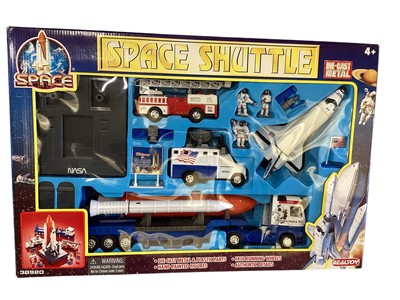 Lot 87 - Hornby 3-D-S Three Dimensional Space System Mission 1, boxed and other space related items (qty)