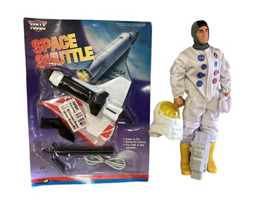 Lot 87 - Hornby 3-D-S Three Dimensional Space System Mission 1, boxed and other space related items (qty)
