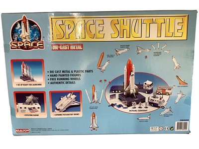 Lot 87 - Hornby 3-D-S Three Dimensional Space System Mission 1, boxed and other space related items (qty)