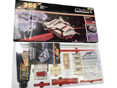 Lot 87 - Hornby 3-D-S Three Dimensional Space System Mission 1, boxed and other space related items (qty)