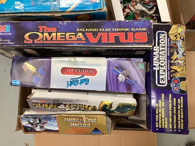 Lot 87 - Hornby 3-D-S Three Dimensional Space System Mission 1, boxed and other space related items (qty)
