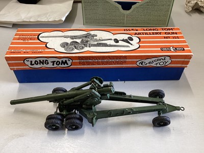 Lot 101 - Diecast Crescent 155mm "Long Tom" Artillery Gun, boxed No.155, plus Astra Fort Gun and Search-Light, both boxed (3)