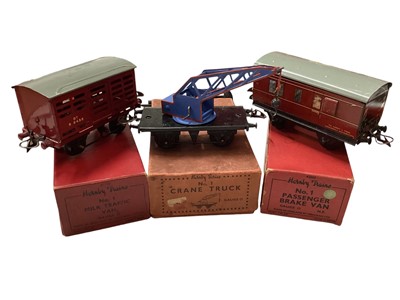 Lot Hornby O Gauge boxed rolling stock including No.1 Crane Truck, No.1 Milk Traffic Van, No.1 Passenger Brake Van No.41 Passenger Coaches & others, approx. 22 total (1 box)