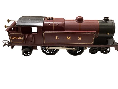 Lot 109 - Hornby O Gauge Type 101 0-4-0 clockwork locomotive & tender, plus seven other locomotives and six tenders together with two clockwork tinplate locomotives and rolling stock, all loose (1 box...