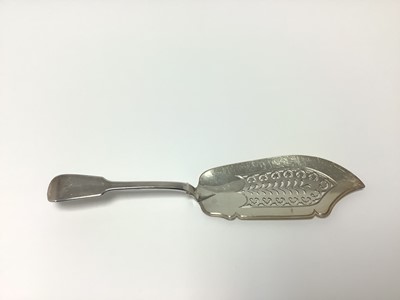 Lot 308 - George IV silver Fiddle pattern fish slice with pierced blade and engraved initial A