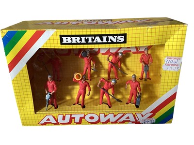 Lot 154 - Britains Autoway (c1983) Land Rover No.9811, Land Rover No,9820 & Workmen No,9800, all yellow boxes (3)