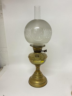 Lot 78 - Edwardian brass oil lamp with shade