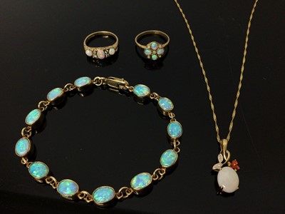 Lot 3 - Group of gold and opal jewellery