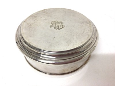 Lot 1009 - Mappin & Webb circular silver trinket box and cover