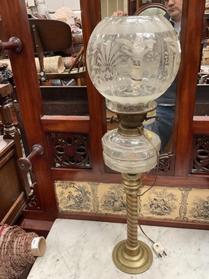 Lot 607 - Decorative glass and brass oil lamp