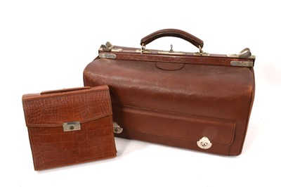 Lot 1076 - Early 20th century leather Gladstone bag