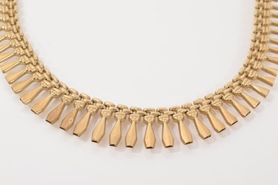 Lot 758 - 9ct gold Cleopatra style fringe necklace with graduated links, 42.5cm long