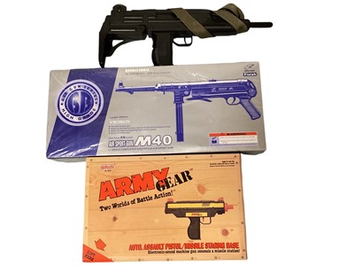 Lot 246 - Large selection of weapons including Double Eagle Air Sport M40 Gun, Galoob Auto. Assault Pistol/Missile Staging Base, boxed No.5252, plus other toy pistols, rifles & machine guns (qty)