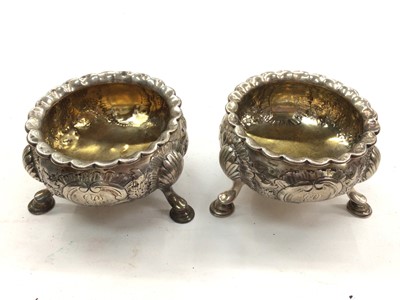 Lot 1118 - Pair of Georgian silver cauldron salts