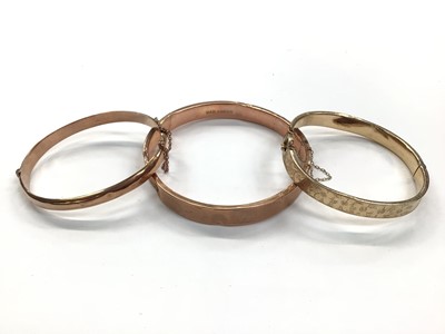 Lot 1016 - Three 9ct gold bangles