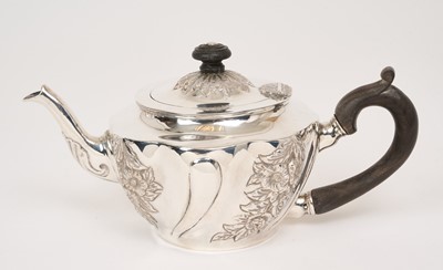 Lot 449 - Victorian silver teapot