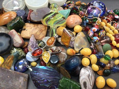 Lot 1095 - Collection of semi-precious unmounted stones, beads etc