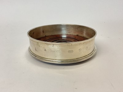 Lot 90 - Contemporary silver wine coaster (London hallmarks)