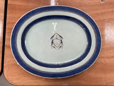 Lot 673 - Chinese armorial porcelain oval dish