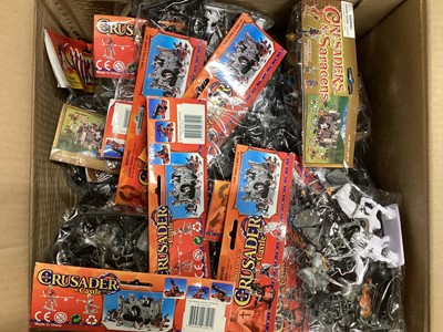 Lot 269 - Large selection of plastic models Playsets including Crusaders, Saracens, Romans & Medieval Knights (3 boxes)