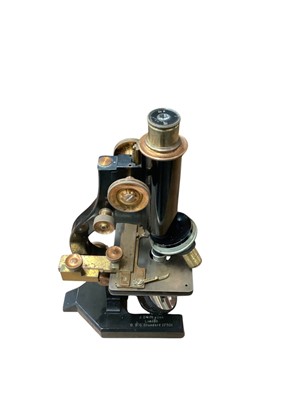 Lot 33 - Early 20th century microscope