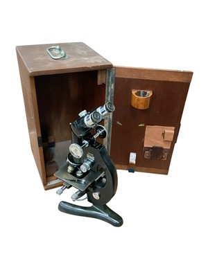 Lot 32 - 20th century cased microscope