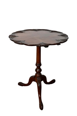 Lot 1586 - Georgian style mahogany tripod wine table with shell decoration