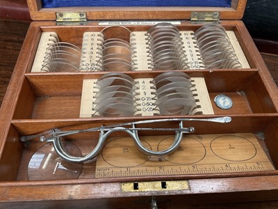 Lot 221 - Vintage optometrist's set