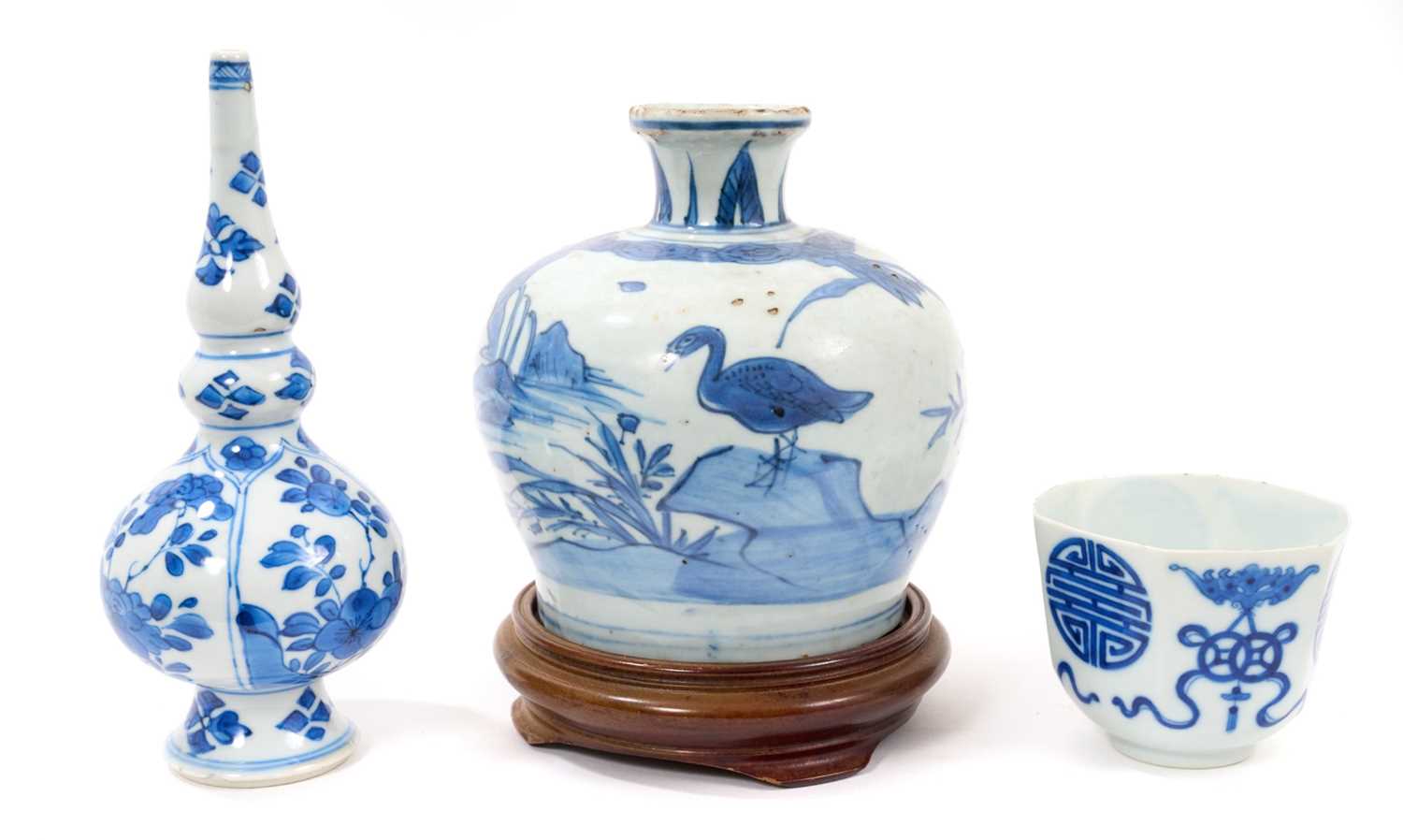 Lot 275 - 16th/17th century Chinese blue and white vase, wine cup and water dropper