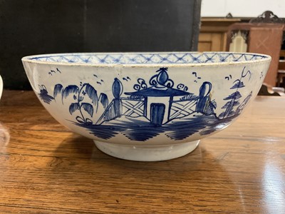 Lot 237 - English pearlware bowl