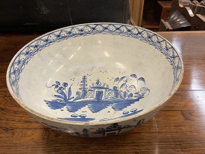 Lot 36 - English pearlware bowl