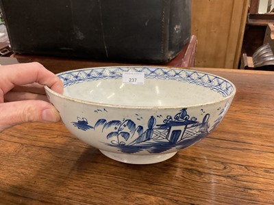 Lot 36 - English pearlware bowl